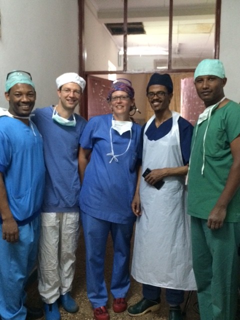 150927_Ethiopia_Tom Weiser_surgeons of Jimma_Sonja middle