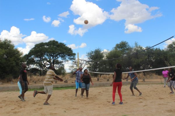 160903_namibia_dr-leonard-kabongo_beach-volleyball