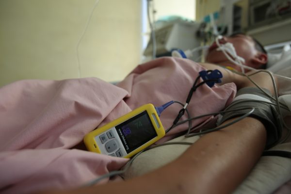 Lifebox oximeter monitoring patient in Mongolia_copyright Lifebox Foundation_Lauren Anders Brown