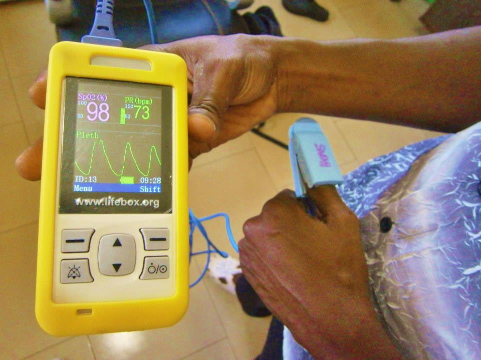 Ghana_oximeter on finger2_Paddy Moran_UER follow up 2014