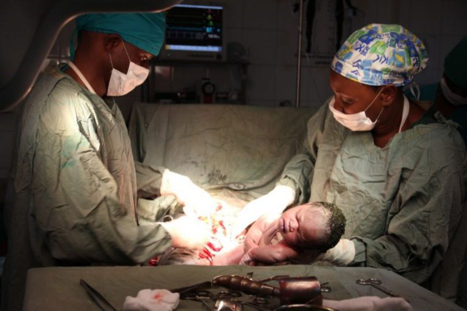Surgical lighting and cesarean sections